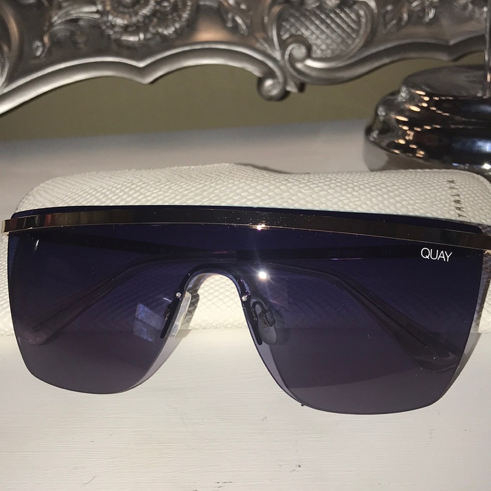 QUAY SUNGLASSES: JLO “GET RIGHT”